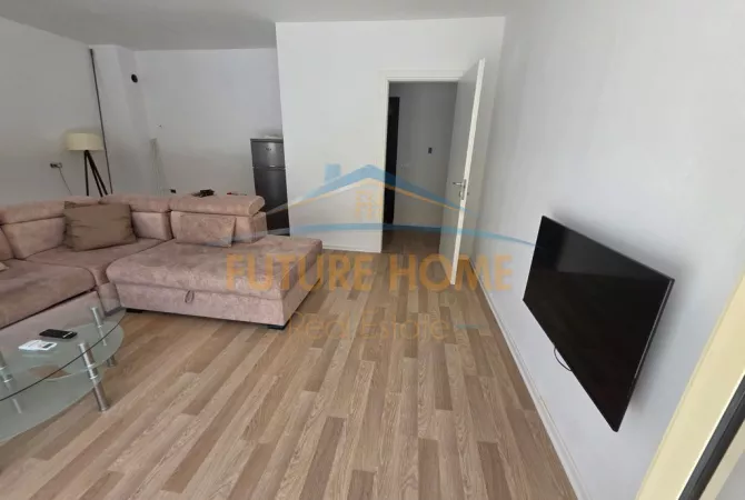 Shtepi ne shitje Apartament ne Tirane, 2+1, Mobilimi Pjeserisht e mobiluar, Pagesa 140,000  Euro.
