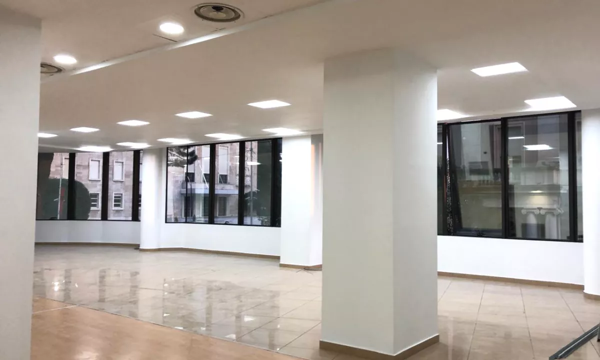 Qira, Ambient per zyra, Bllok