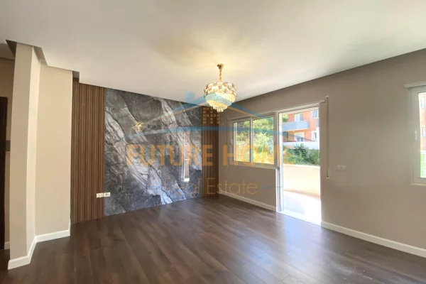 Shtepi ne shitje Apartament ne Tirane, 2+1, Mobilimi Bosh, pa mobiluar, Pagesa 210,000  Euro.