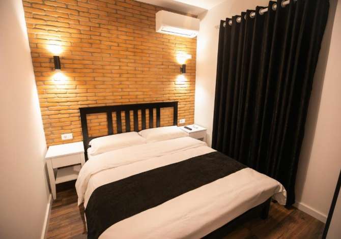 Ambiente Commerciale in Vendita 5+1 a Tirana - 550,000 Euro