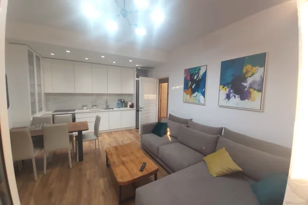 Shtepi ne shitje Apartament ne Tirane, 2+1, Mobilimi E mobiluar, Pagesa 192,000  Euro.