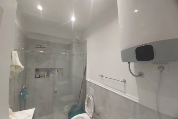 Shtepi ne shitje Apartament ne Tirane, 2+1, Mobilimi E mobiluar, Pagesa 192,000  Euro.