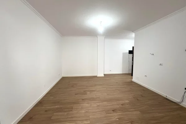 Shtepi ne shitje Apartament ne Tirane, 2+1, Mobilimi Bosh, pa mobiluar, Pagesa 220,000  Euro.