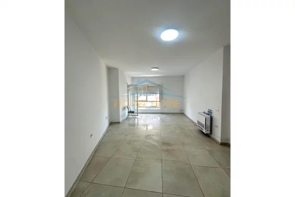 Ambient biznesi me qera 3+1 ne Tirane - 650 Euro