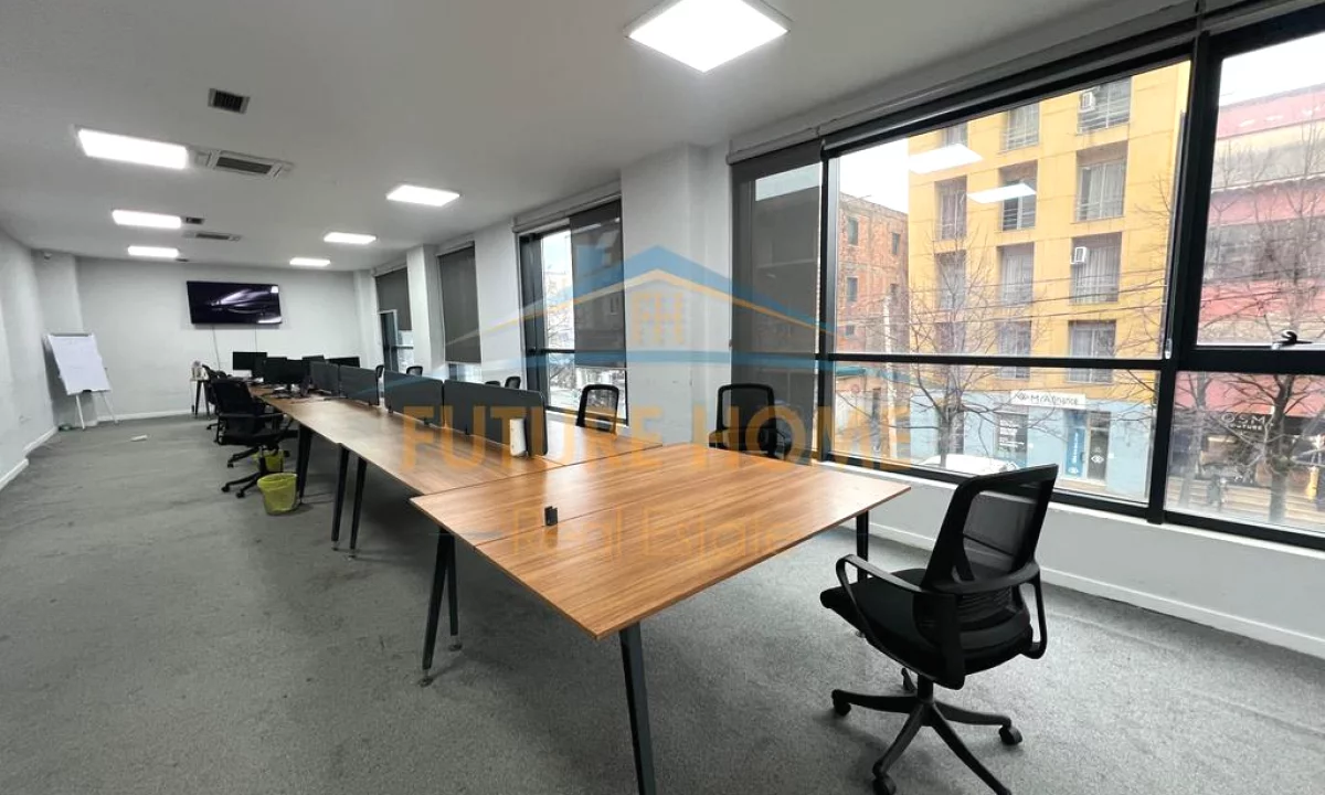 Qira, Ambient+2Poste Parkimi, Hoxha Tahsim