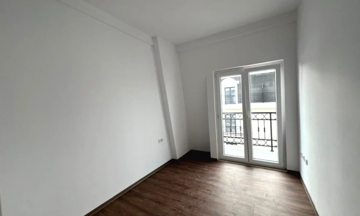 Shtepi ne shitje Apartament ne Tirane, 2+1, Mobilimi Bosh, pa mobiluar, Pagesa 155,000  Euro.