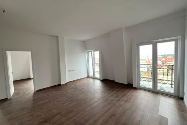 Shtepi ne shitje Apartament ne Tirane, 2+1, Mobilimi Bosh, pa mobiluar, Pagesa 155,000  Euro.