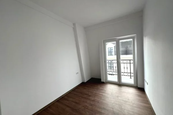Shtepi ne shitje Apartament ne Tirane, 2+1, Mobilimi Bosh, pa mobiluar, Pagesa 155,000  Euro.