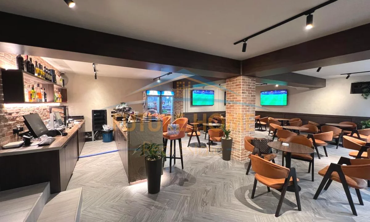 Shitet, Ambient, Rruga Margarita Tutulani