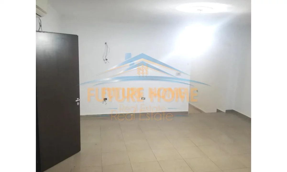 Qira, Ambient, per zyra, Lulishtja 1 Maji