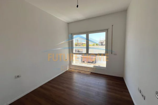 Shtepi ne shitje Apartament ne Tirane, 2+1, Mobilimi Bosh, pa mobiluar, Pagesa 275,000  Euro.