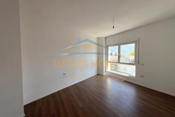 Shtepi ne shitje Apartament ne Tirane, 2+1, Mobilimi Bosh, pa mobiluar, Pagesa 275,000  Euro.