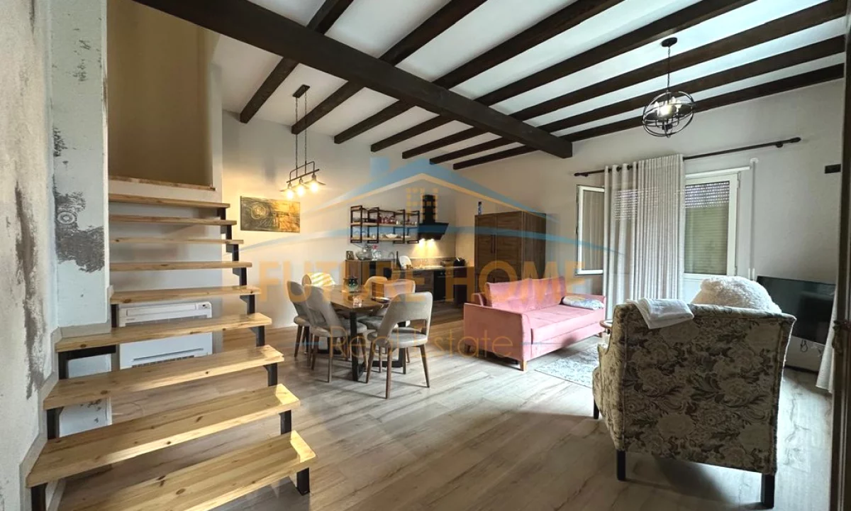 Shtepi me qera Vila Luksoze ne Tirane, 2+1, Mobilimi E mobiluar, Pagesa 1,800  Euro.