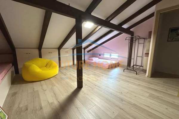 Shtepi me qera Vila Luksoze ne Tirane, 2+1, Mobilimi E mobiluar, Pagesa 1,800  Euro.