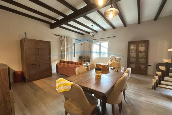 Shtepi me qera Vila Luksoze ne Tirane, 2+1, Mobilimi E mobiluar, Pagesa 1,800  Euro.