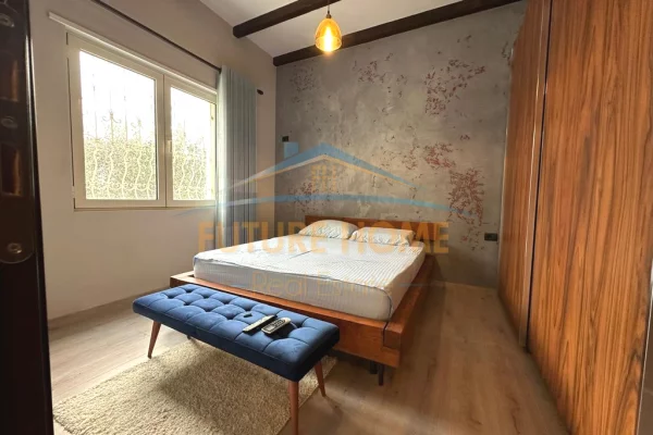 Shtepi me qera Vila Luksoze ne Tirane, 2+1, Mobilimi E mobiluar, Pagesa 1,800  Euro.