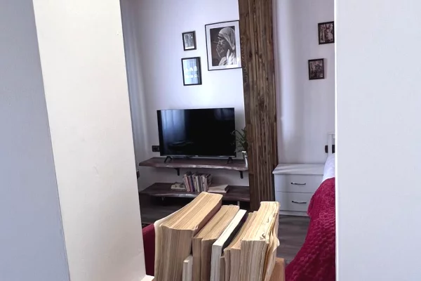 Shtepi me qera Apartament ne Tirane, Garsoniere, Mobilimi E mobiluar, Pagesa 420  Euro.