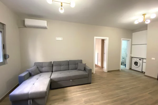 Qira, Apartamentt 1+1, Astir