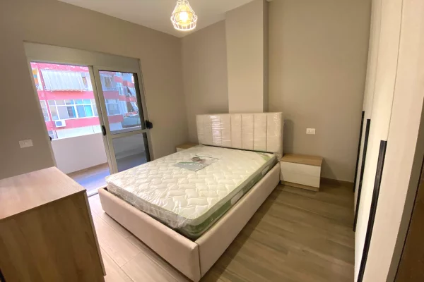 Shtepi me qera Apartament ne Tirane, 1+1, Mobilimi E mobiluar, Pagesa 500  Euro.
