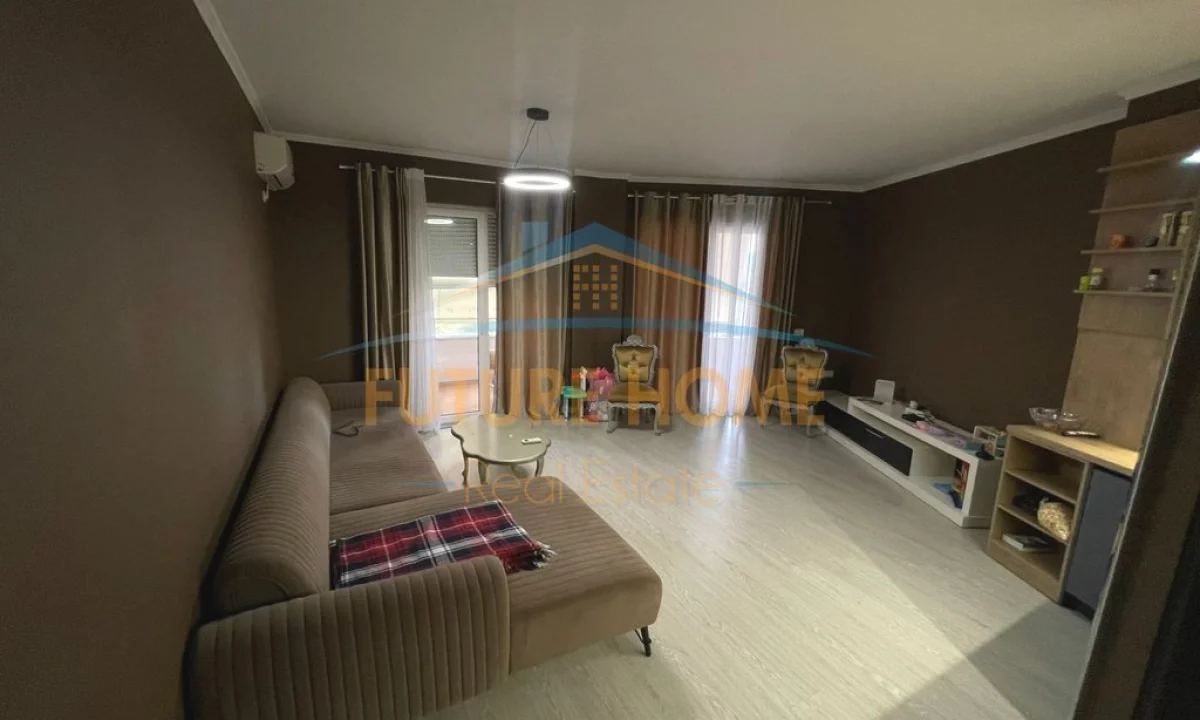 Shtepi me qera Apartament ne Tirane, 2+1, Mobilimi E mobiluar, Pagesa 650  Euro.