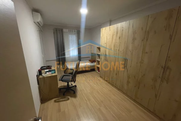 Shtepi me qera Apartament ne Tirane, 2+1, Mobilimi E mobiluar, Pagesa 650  Euro.