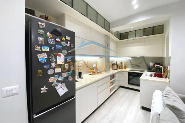 Shtepi ne shitje Apartament ne Tirane, 2+1, Mobilimi E mobiluar, Pagesa 375,000  Euro.