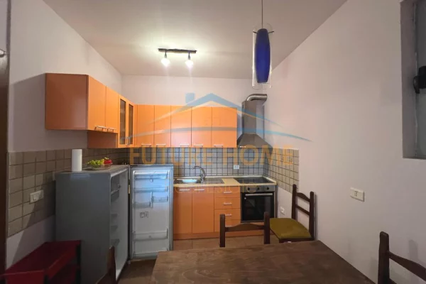 Shtepi me qera Apartament ne Tirane, 2+1, Mobilimi E mobiluar, Pagesa 800  Euro.