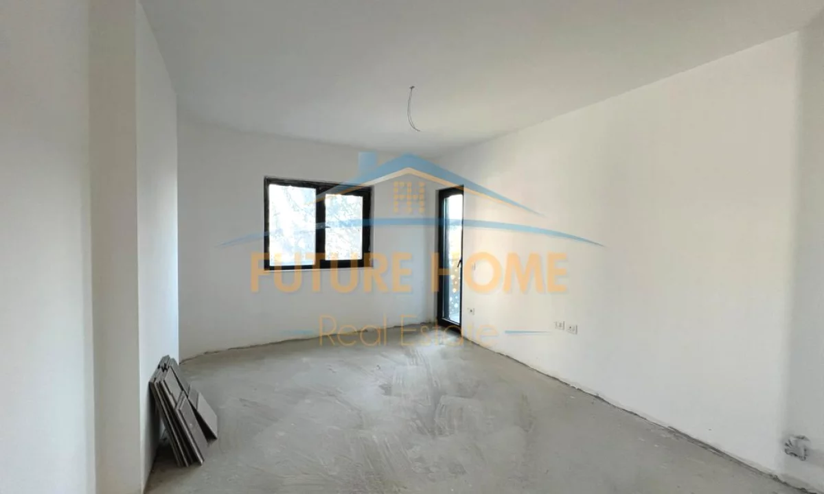 Shtepi ne shitje Apartament ne Tirane, 1+1, Mobilimi Bosh, pa mobiluar, Pagesa 180,000  Euro.
