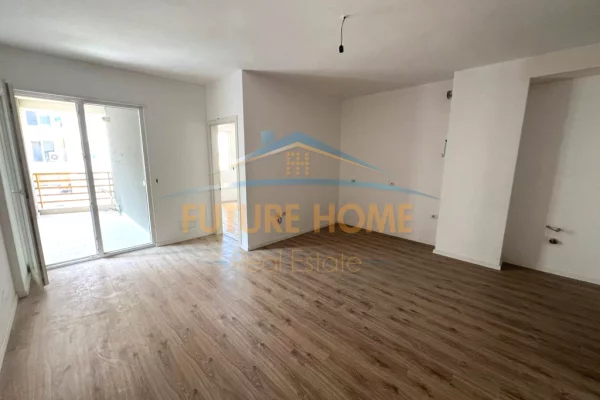 Ambient biznesi me qera 3+1 ne Tirane - 600 Euro