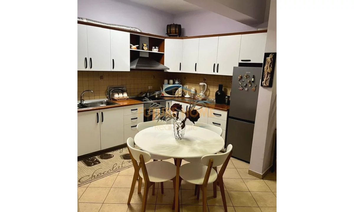 Shtepi me qera Apartament ne Tirane, 2+1, Mobilimi E mobiluar, Pagesa 750  Euro.