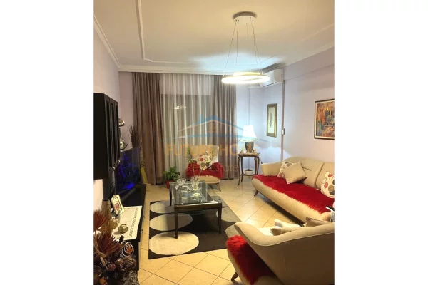 Shtepi me qera Apartament ne Tirane, 2+1, Mobilimi E mobiluar, Pagesa 750  Euro.