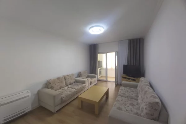 APARTAMENT 2+1 ME QIRA PRANE STAD DINAMO