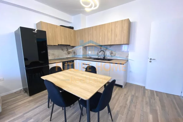 Shtepi me qera Apartament ne Tirane, 1+1, Mobilimi E mobiluar, Pagesa 550  Euro.