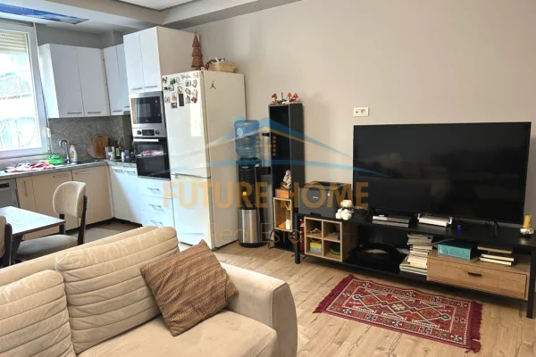 Shtepi ne shitje Apartament ne Tirane, 2+1, Mobilimi E mobiluar, Pagesa 241,500  Euro.