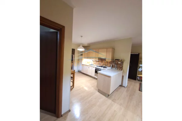 Shtepi ne shitje Apartament ne Tirane, 2+1, Mobilimi Bosh, pa mobiluar, Pagesa 137,000  Euro.