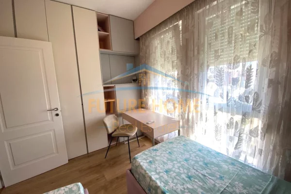 Shtepi me qera Apartament ne Tirane, 3+1, Mobilimi E mobiluar, Pagesa 1,000  Euro.