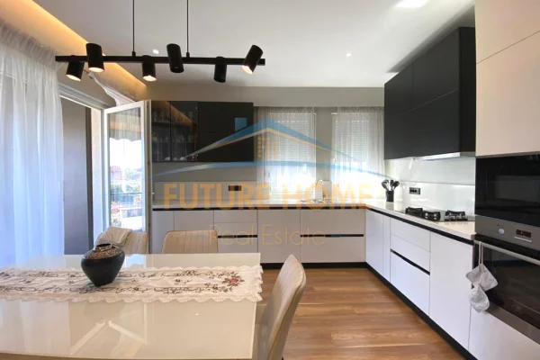 Shtepi me qera Apartament ne Tirane, 3+1, Mobilimi E mobiluar, Pagesa 1,000  Euro.