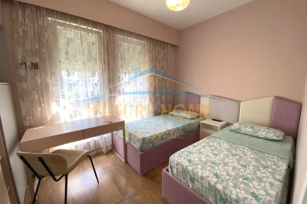 Shtepi me qera Apartament ne Tirane, 3+1, Mobilimi E mobiluar, Pagesa 1,000  Euro.