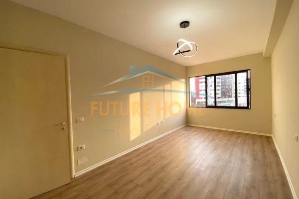 Shtepi ne shitje Apartament ne Tirane, 2+1, Mobilimi Bosh, pa mobiluar, Pagesa 139,000  Euro.