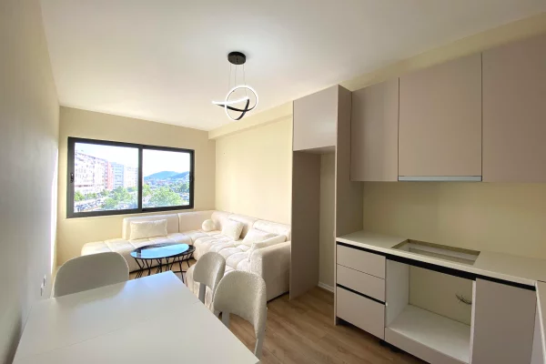 Shtepi ne shitje Apartament ne Tirane, 2+1, Mobilimi Bosh, pa mobiluar, Pagesa 145,000  Euro.