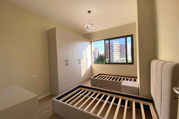 Shtepi ne shitje Apartament ne Tirane, 2+1, Mobilimi Bosh, pa mobiluar, Pagesa 145,000  Euro.