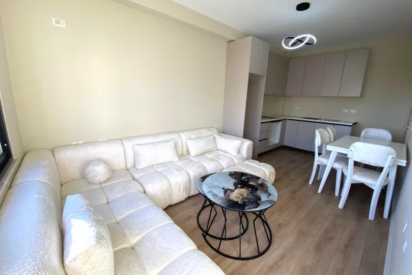 Shtepi ne shitje Apartament ne Tirane, 2+1, Mobilimi Bosh, pa mobiluar, Pagesa 145,000  Euro.