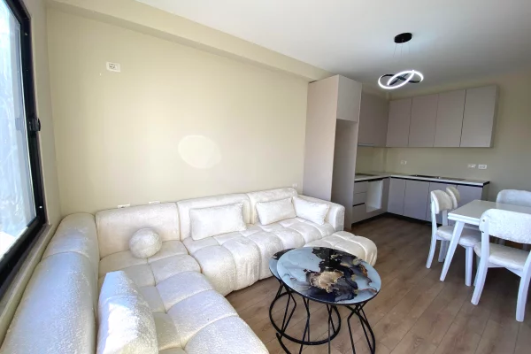 Shtepi ne shitje Apartament ne Tirane, 2+1, Mobilimi Bosh, pa mobiluar, Pagesa 145,000  Euro.