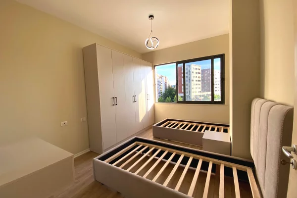 Shtepi ne shitje Apartament ne Tirane, 2+1, Mobilimi Bosh, pa mobiluar, Pagesa 145,000  Euro.