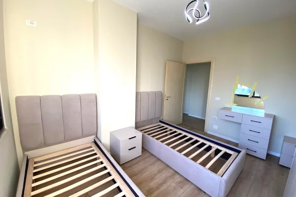 Shtepi ne shitje Apartament ne Tirane, 2+1, Mobilimi Bosh, pa mobiluar, Pagesa 145,000  Euro.
