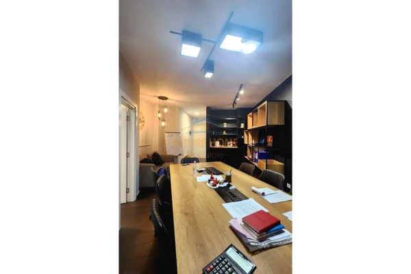 Ambient per zyra me qira tek Rruga e Kosovareve