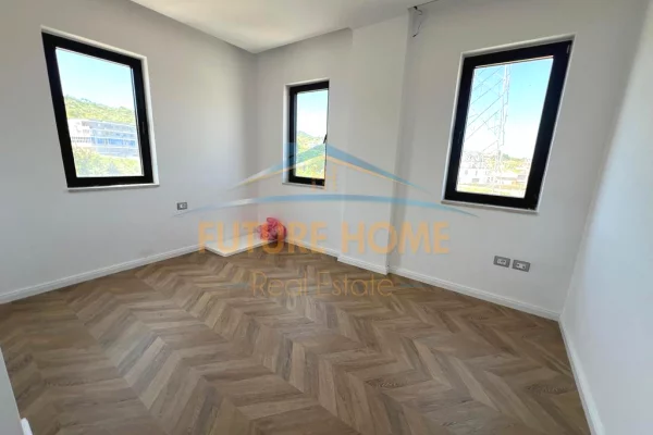 Shtepi ne shitje Vila Luksoze ne Tirane, 4+1, Mobilimi Bosh, pa mobiluar, Pagesa 980,000  Euro.