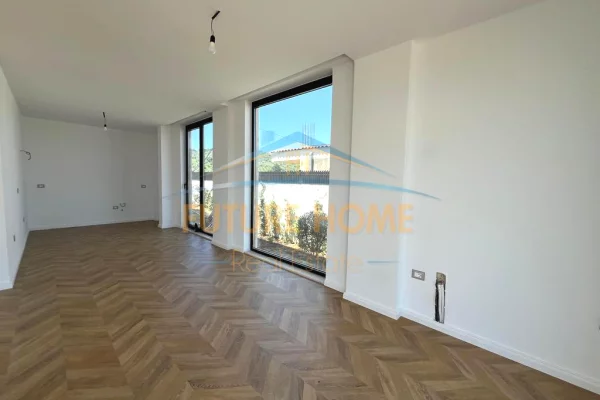 Shtepi ne shitje Vila Luksoze ne Tirane, 4+1, Mobilimi Bosh, pa mobiluar, Pagesa 980,000  Euro.
