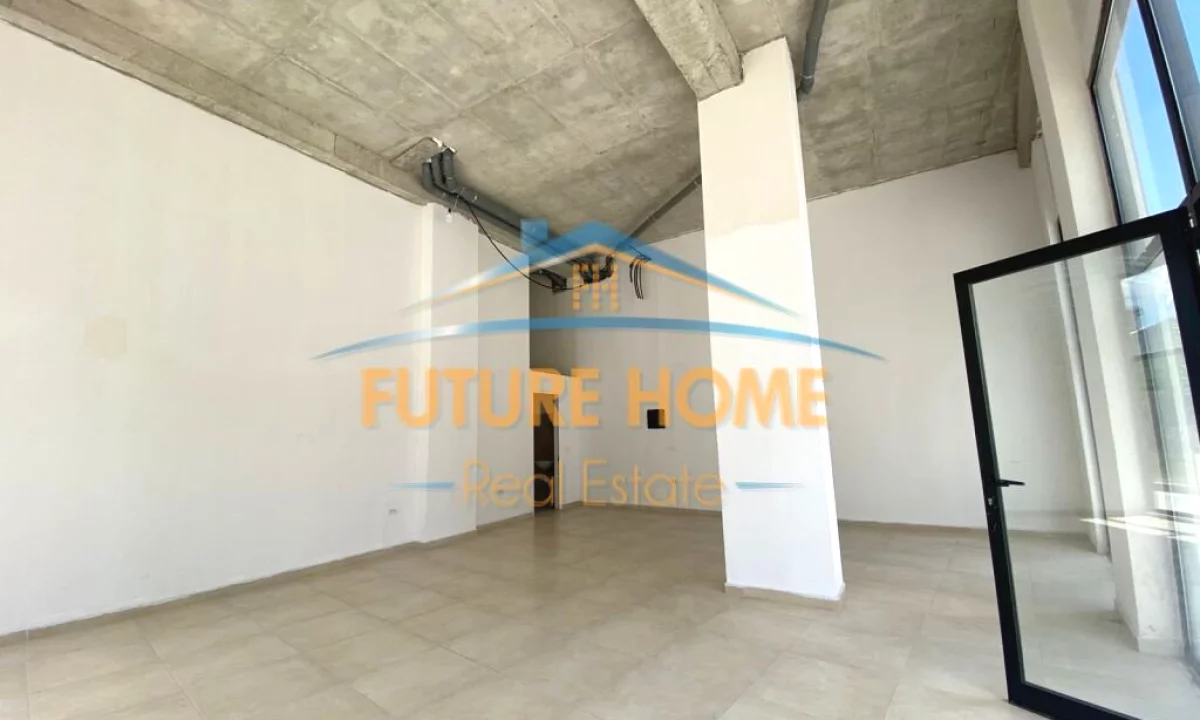 Ambient per shitje tek Komuna e Parisit PRO+65884