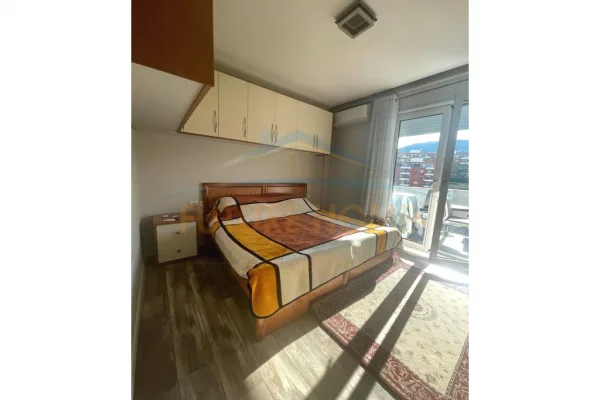Shtepi ne shitje Penthose(kati i fundit panoramik) ne Tirane, 3+1, Mobilimi E mobiluar, Pagesa 310,000  Euro.